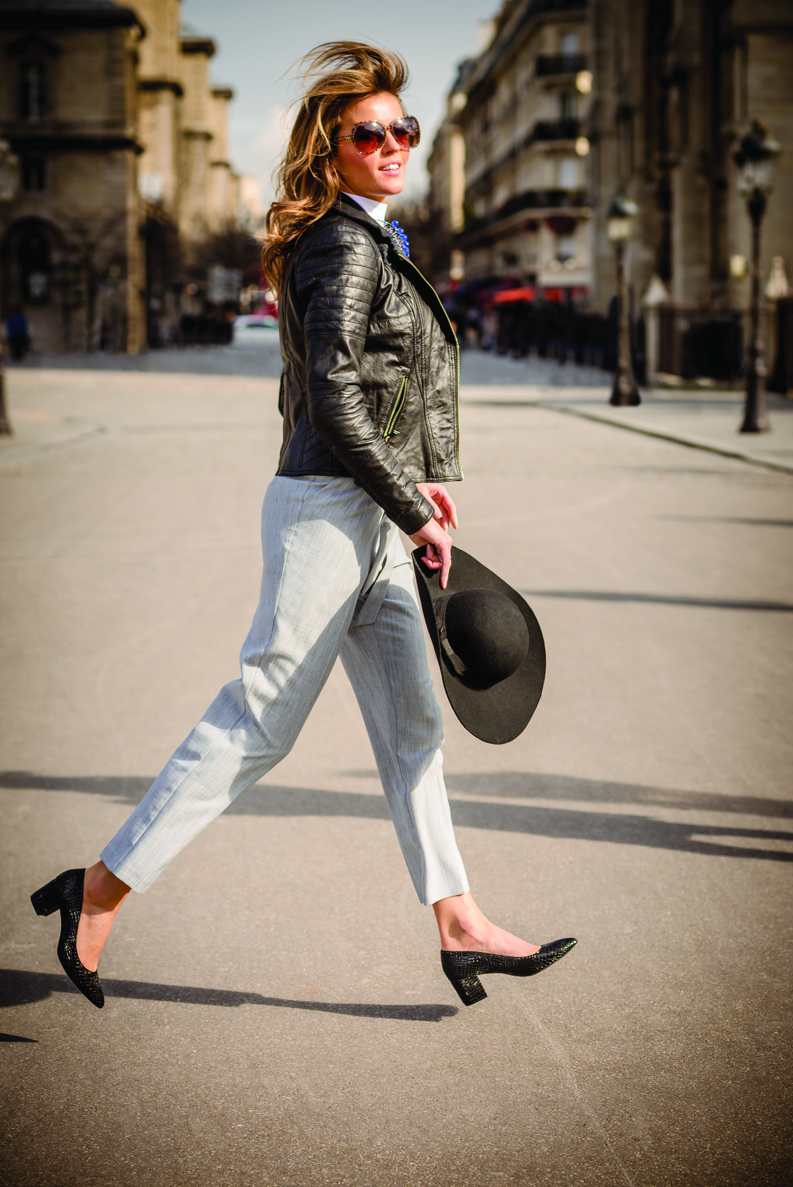 Alaura-lifestyle shot - 002