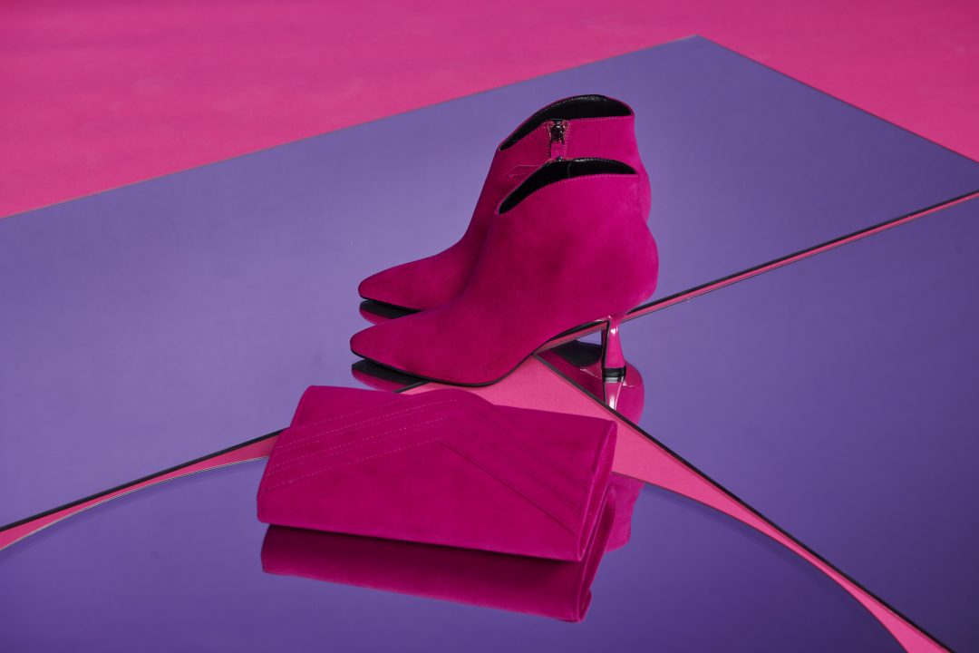 Amelia pointed to shoe boots